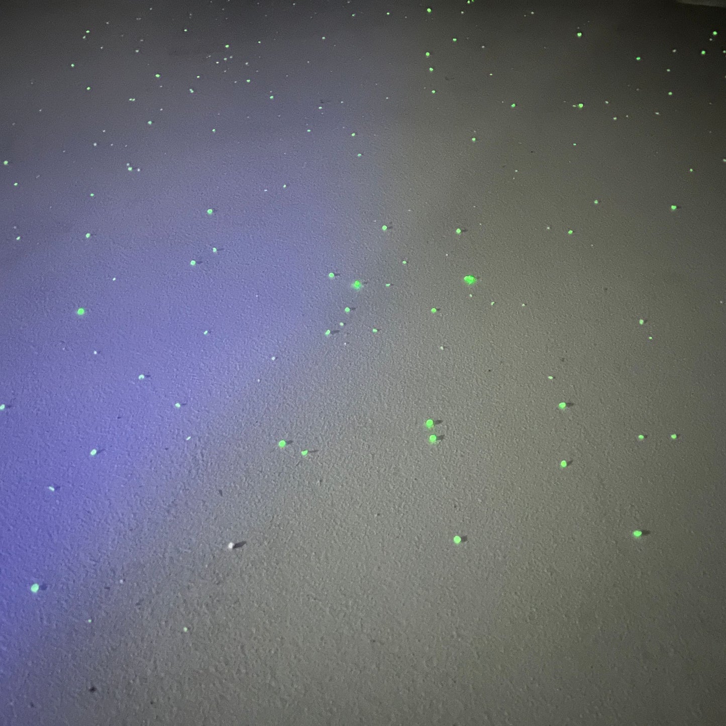 fluorescenčné náboje - svietiace v tme!